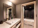 【コンフォートツイン】最大4名様でのご宿泊可能な広々としたツインルームです。バス・トイレ付