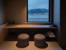 【スタンダードツイン】お一人でもくつろげるツインルームです。 シャワー・トイレ付