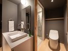 【スタンダードツイン】お一人でもくつろげるツインルームです。 シャワー・トイレ付