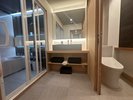広い洗面台とお風呂。お風呂トイレ別。