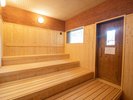 宿泊特典で入浴無料!隣接の温浴施設「泉水」の本格サウナで、たっぷりと汗を流して心身をリフレッシュ。