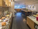 朝食ブッフェ/明るく開放感のある朝食会場