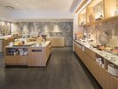朝食ブッフェ/明るく開放感のある朝食会場
