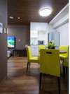 【ワイドツイン】42.0u 定員5名(ベッド2+布団2+ソファ1)65インチTV ゆったりカップルや女子旅に