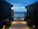 夕暮れの館内