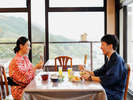 【レストラン】宇陀の自然や街並みを望む開放的なレストランで、旅の1日を彩る美味しいひとときを__。