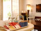 お部屋には、到着後、ホット喉を潤すうれしいお茶やコーヒーのセットをご用意しております