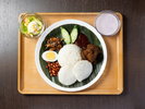 おすすめマレーシア朝食セットのナシレマ。マレーシアの伝統的なカフェ文化をお楽しみください。