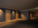 館内は贅沢な造りに。広々としたエレベーターホール。