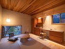 畳のリビング、お茶を飲んでほっこりと