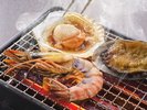 【極み会席】冬(2026年12月〜2027年2月)焼物 海鮮浜焼き(活き鮑・ホタテ・有頭海老)