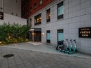 夜はとてもシックなホテルエントランスです!