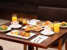 ご朝食は和洋食ブッフェ