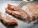 夕食_ステーキ※ステーキは調味牛脂を注入した加工肉です※イメージ