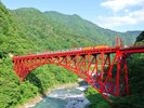 【黒部市 黒部峡谷鉄道 車で50分】 トロッコ電車に乗ってゆっくりと峡谷美を楽しむことができます