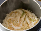 【白えびざんまい膳 釜飯】白えびの繊細で優しい旨味の出汁で炊き上げます