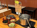 【朝食バイキング一例 富山ブラックラーメン】真っ黒なスープが特徴の富山県発祥のご当地ラーメンです