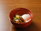 【朝食ビュッフェ】国産牛のすき焼き。温泉卵を絡めてお召し上がりください