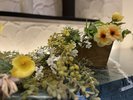 【2025春】黄色いお花畑。明るいロビーでごゆっくりお過ごしください。