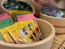 【1階ロビーの入浴剤コーナー】1泊につきおひとりおひとつ、お好きなものをお選びください。