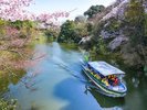 【高岡古城公園】お車で30分。桜の春と紅葉の秋には遊覧船が運航します。