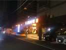 ホテル正面玄関付近(夜)