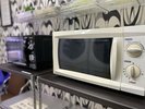 4階:ランドリールーム内、電子レンジ(2台)