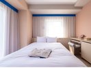 1 Bed Room w/wide view広々としたベッドでゆっくりお休みいただけます。