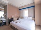 1 Bed Room w/wide view日が入って気持ちの良い朝を迎えられます。
