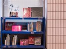 【宿泊者限定無料ラウンジ】カフェタイムのお手元に一冊どうぞ