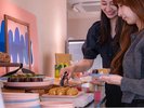 【無料アフタヌーンティー・14時〜17時】お好きなスイーツをもりつけて