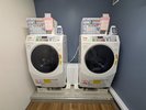 B1にあるランドリーです。洗濯・乾燥どちらもご利用いただけます。洗剤は自動投入です。