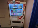 1階フロントカウンター横に自動販売機がございます。※アルコールは取り扱っておりません