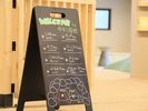 【フロントロビー】ウェルカムボードで皆様をお出迎えいたします