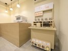 【おやつワゴン】ドッグキッチンにはわんちゃん用のおやつをご用意しております