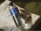 お部屋には無料のお水をご用意しております。