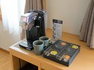 【nanamiフロア】お部屋にはコーヒーメーカーを常備。海を眺めながら淹れたてコーヒーを。