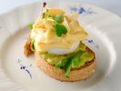 朝食イメージ/アボカドエッグベネディクト