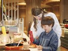 ご宿泊者専用のウェルカムラウンジがご利用無料♪イブニングタイムライブキッチンサービス