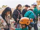 ハーネスの装着もスタッフがしっかりサポートいたします。