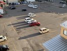 【1泊100円!】約100台駐車可能。※普通車、大型バイク〜都度フロント認証。大型車(高2.8M以上)〜要予約