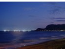 津軽海峡に浮かぶイカ釣り漁船の灯「漁火」☆大森浜まで車約4分、満天の星空と幻想的な夜景を☆