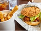 【車5分】函館名物ラッキーピエロ全国屈指のご当地バーガー。戸倉店、松陰店、人見店の3店舗が至近。
