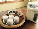 お部屋にはお茶セットをご用意♪