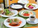 洋食のフルコース。お好みのドリンクとどうぞ。