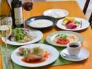 夕食は、コース料理!一品ずつご提供。