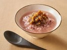 古代米のお粥栄養価の高い赤米黒米を使用し、朝から食べやすいお粥です。