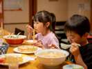 【本館 蘭亭】本館の施設もご利用いただけます。温泉卓球やカラオケ、軽食も楽しめる居酒屋などございます