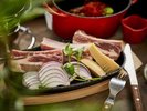 【BBQ】食べ応えのあるスペアリブ。グリルのふたを閉めてじっくり加熱して(一例)