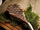 【BBQ】別注のトマホークはボリューム満点!みんなで盛り上がるシーンにおすすめ(一例)